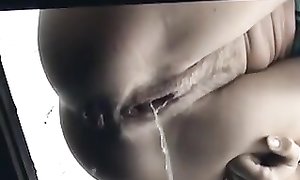 Подглядывание за писающими женщинами из выгребной ямы